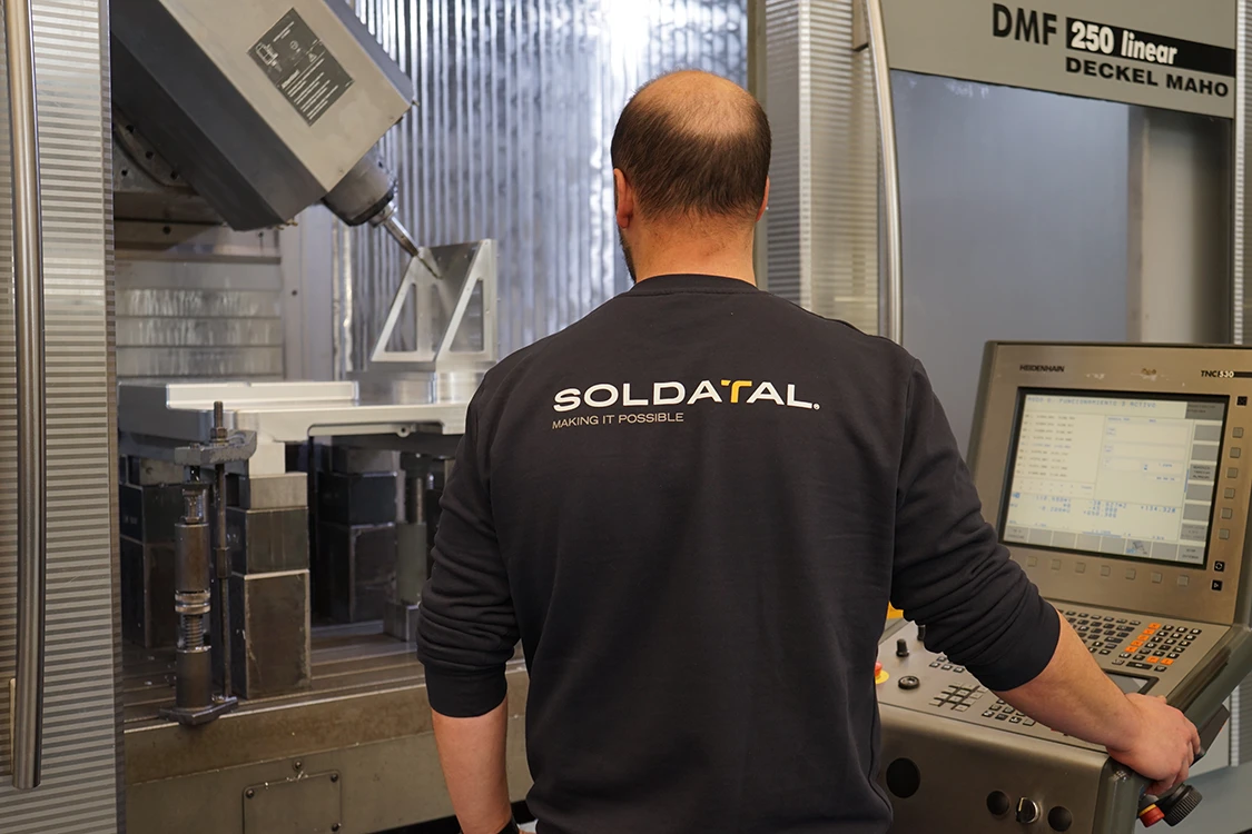 Centros de mecanizado de 5 ejes y torneado